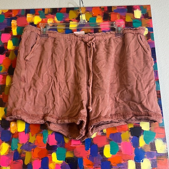 Peach colored shorts - Picture 1 of 2
